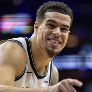 世界杯手机高清观看软件-都说你2亿太贵，如今场均26+7成巨星，绝杀公牛，勇士要出手了